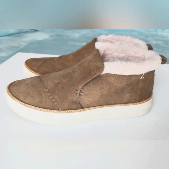 TOMS Paxton Slip-On Sneakers, Tan Suede with Pink Fur Lining, Women's 7.5, GUC - Picture 2 of 10